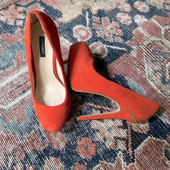 Suede Leather Pumps - Picture 2 of 2